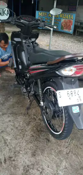 Di jual cepat vega RR 2014 mulus terawat.