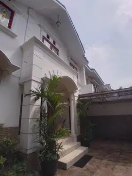 DIJUAL RUMAH MEWAH 2 LANTAI SIAP HUNI DI PERUMAHAN TPI CAKUNG JAK-TIM