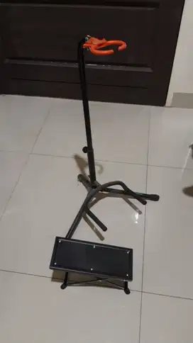 Stand Gitar dan Foot Stool Gitar- Pijakan Kaki Untuk Gitar