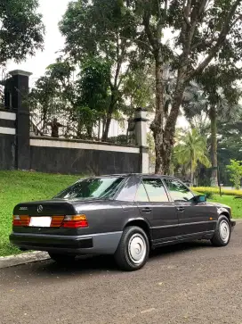 Mercedes Benz 300e W124