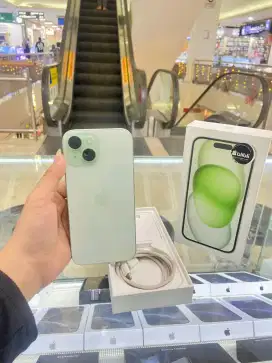 Second iPhone 15 128GB Green masih ex iBox BH 91% Fullset  Lengkap