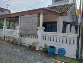 Rumah Pojok dekat TK ABA