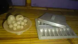 Pajangan antik dan cetakan kue pancong