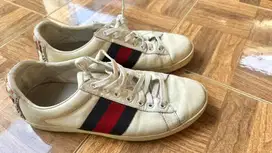 Sepatu guci putih 42