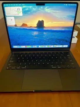 Macbook Air M2
Ram 16/256 GB, Midnight