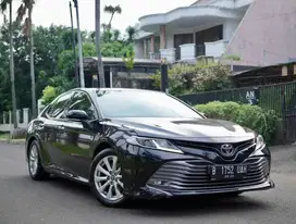 Toyota Camry 2.5 V Sunroof AT 2020