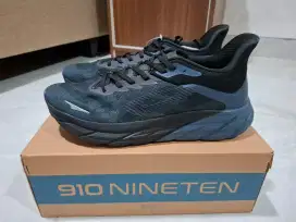 Sepatu Lari 910 Nineten Fuuto Revenge Triple Black Size 45