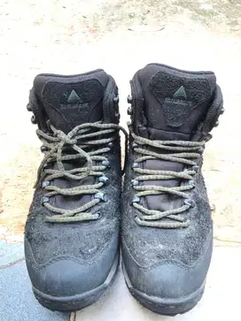 Sepatu gunung eiger cayman lite