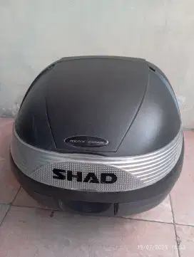 Box Motor merk Shad 29 L full set lengkap