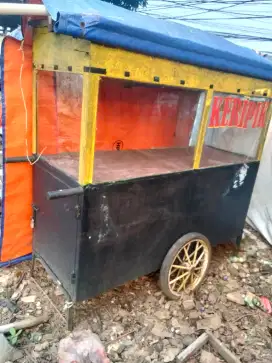 Gerobak bekas keripik