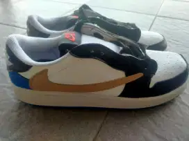 Nike Air Jordan 1 Low X Travis Scott sz 40
