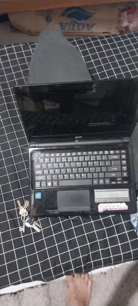 Acer aspire warna hitam