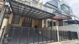 Dijual Cepat Rumah 2,5 lantai di Melodi Mas Kelapa Gading Jakarta utar