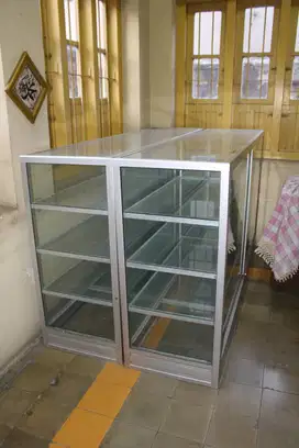 Etalase Kaca Jumbo