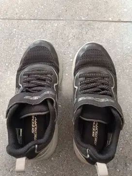 Sepatu skechers anak