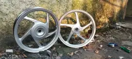 Pelek / Velek Vario 125 / 150 Ori
