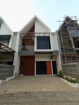 JUAL RUMAH CLUSTER PINGGIR JALAN DI THE GOLDEN NEST CILANGKAP JAKARTA