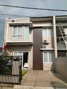 Dijual rumah 2 lantai rapi siap huni di jatiasih bekasi