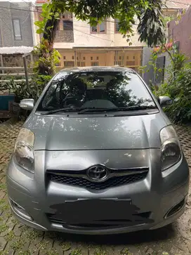 Jual Yaris 1.5 E MT tahun 2010 silver metalik