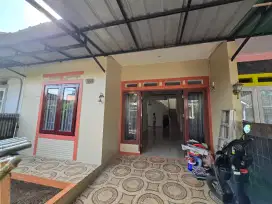 DISEWAKAN RUMAH 2 LANTAI BARU RENOV