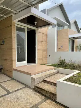 Rumah Dijual Baru Siap Huni di Austinville Malang Blok Depan