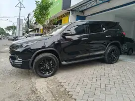 Toyota Fortuner GR 2.8 Matic 2022 Hitam Mulus