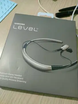 Samsung Level U wireless Bluetooth headphones