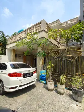 Rumah siap huni dalam kavling posisi hook di ciracas