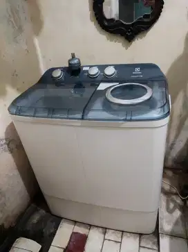 Dijual Mesin Cuci Electrolux 2 Tabung Twin Tube 8 Kg