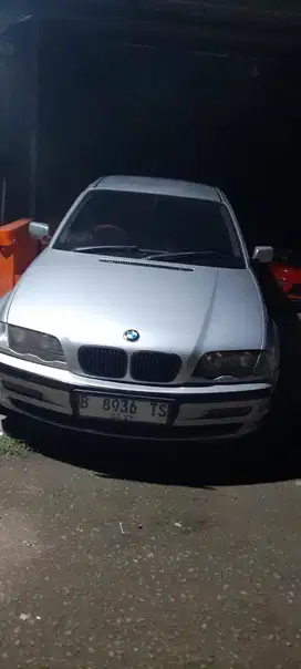 BMW 318i 2002 Bensin