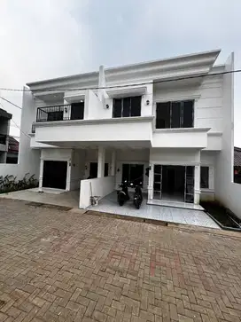 Rumah mewah 500 meter ke pintu toll desari