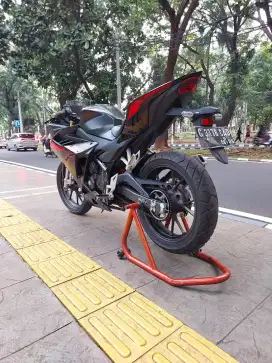 DIJUAL CEPAT CASH NEW HONDA CBR 150R THN 2021 PAJAK IDUP SIAP PAKAI