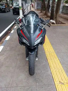 DIJUAL CEPAT CASH NEW HONDA CBR 150R THN 2021 PAJAK IDUP SIAP PAKAI