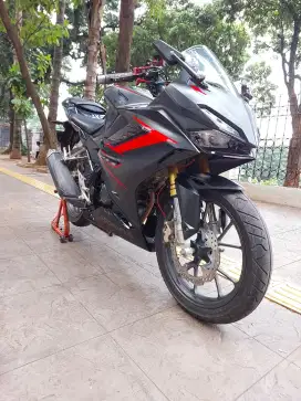 DIJUAL CEPAT CASH NEW HONDA CBR 150R THN 2021 PAJAK IDUP SIAP PAKAI