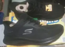 Skechers slip on black original