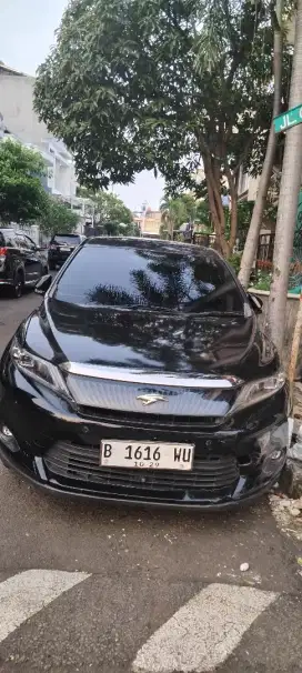 Mobil dijual harrier thn 2014 automatic km rendah 52rb an