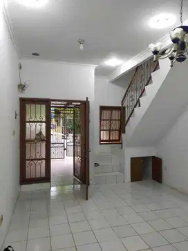 Dijual cepat murah sekali Rumah 2 lantai di Budi Indah Daan mogot