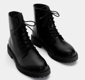 Sepatu Black Boots Flat Lace Up Side ZIP Pull & Bear No 42 Original 27