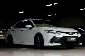 TOYOTA CAMRY 2.5 V AT FACELIFT 2022 PUTIH (TERMURAH)