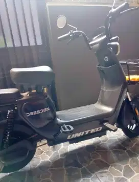 Motor listrik united Dresden fullset dan normal
Lecet pemakaian