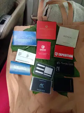 Di jualsemua baru kartu dan buku bisa borongan dan satuan yg cepat