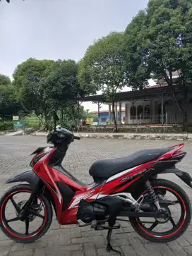 Honda Supra X 125 Helm in