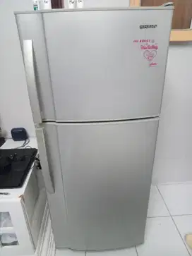 Kulkas sharp 2 pintu