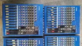 Mixer Yamaha MG12/4 FX