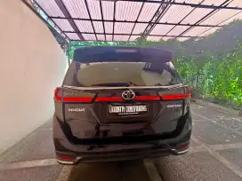 Toyota Innova Venturer 2.0 A/T – Tahun 2022, Siap Pakai!