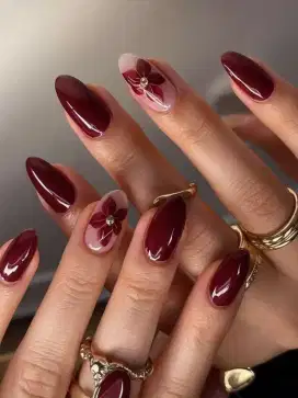 THERAPIST NAILS ATAU EYELASH EXTENSION