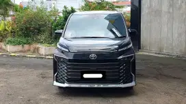 Km13rb toyota voxy tss 2023 hitam tangan pertama dari baru