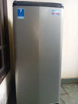 Dijual kulkas 1 pintu merk aqua
