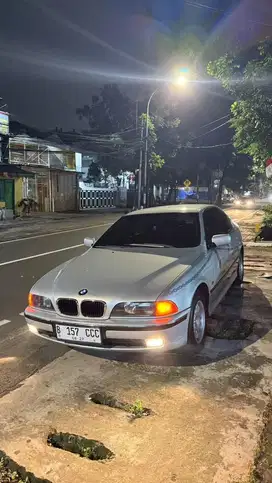 BMW 528i 1997 Bensin