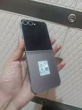 Samsung Z FLIP 6 5G Ram 12/256GB
Garansi NOP 2025 Mulus resmi sein
